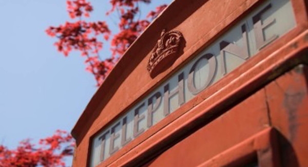 red british telephone box