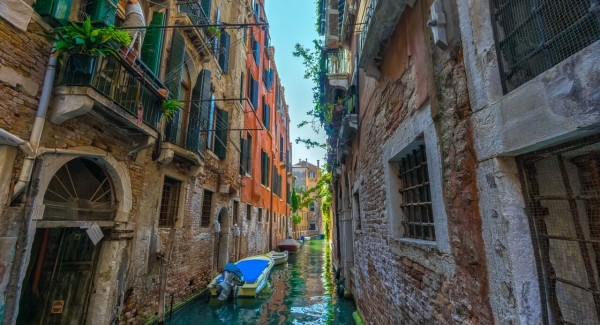 venice canal street italy